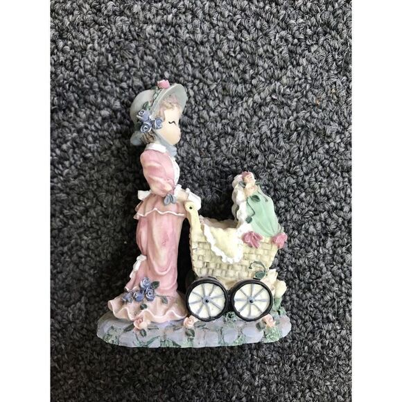 Ivy & Innocence Lucinda's Bundle of Joy Cast Art Industries 1997 No Box - Picture 1 of 4